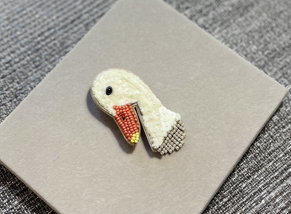 ビーズ刺繍のブローチ　-アヒル- duck 3枚目の画像