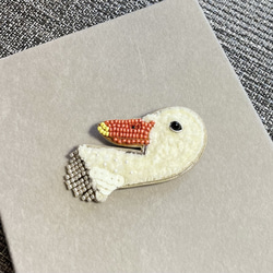 ビーズ刺繍のブローチ　-アヒル- duck 4枚目の画像