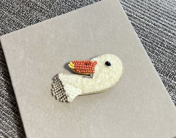 ビーズ刺繍のブローチ　-アヒル- duck 4枚目の画像