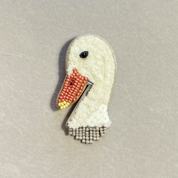 ビーズ刺繍のブローチ　-アヒル- duck 2枚目の画像