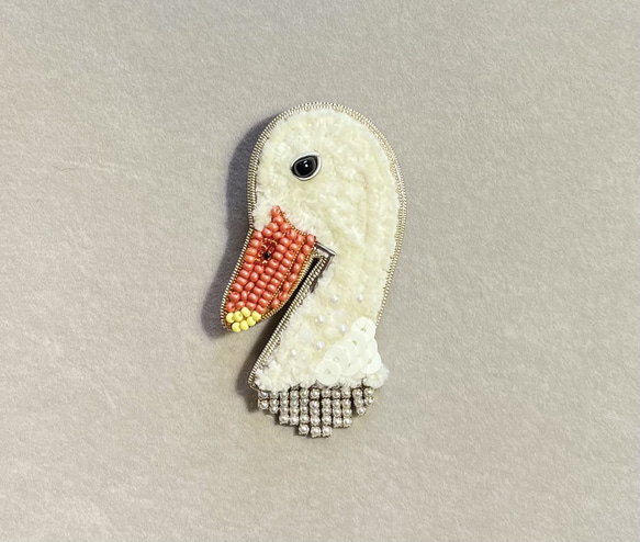 ビーズ刺繍のブローチ　-アヒル- duck 2枚目の画像