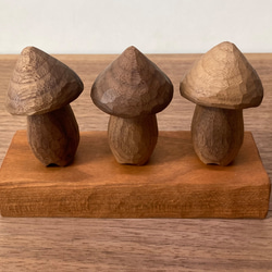 木彫り きのこ 3体 台付き 置物 オブジェ（木材：ウォルナット/チェリー）（No.S3002） 14枚目の画像