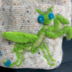 カマキリ⭐️とびだすフェルト昆虫・ふんわり温かい子ども用マフラー（立体カマキリ）・冬のお出かけアイテム 3枚目の画像