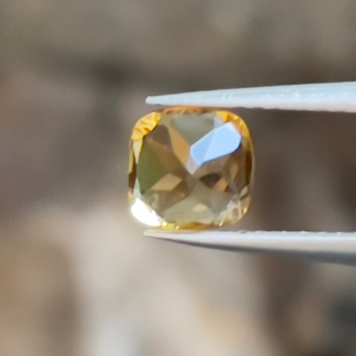 シトリン ゴールドカラー シトリン ルース 0.85 カラット クッション