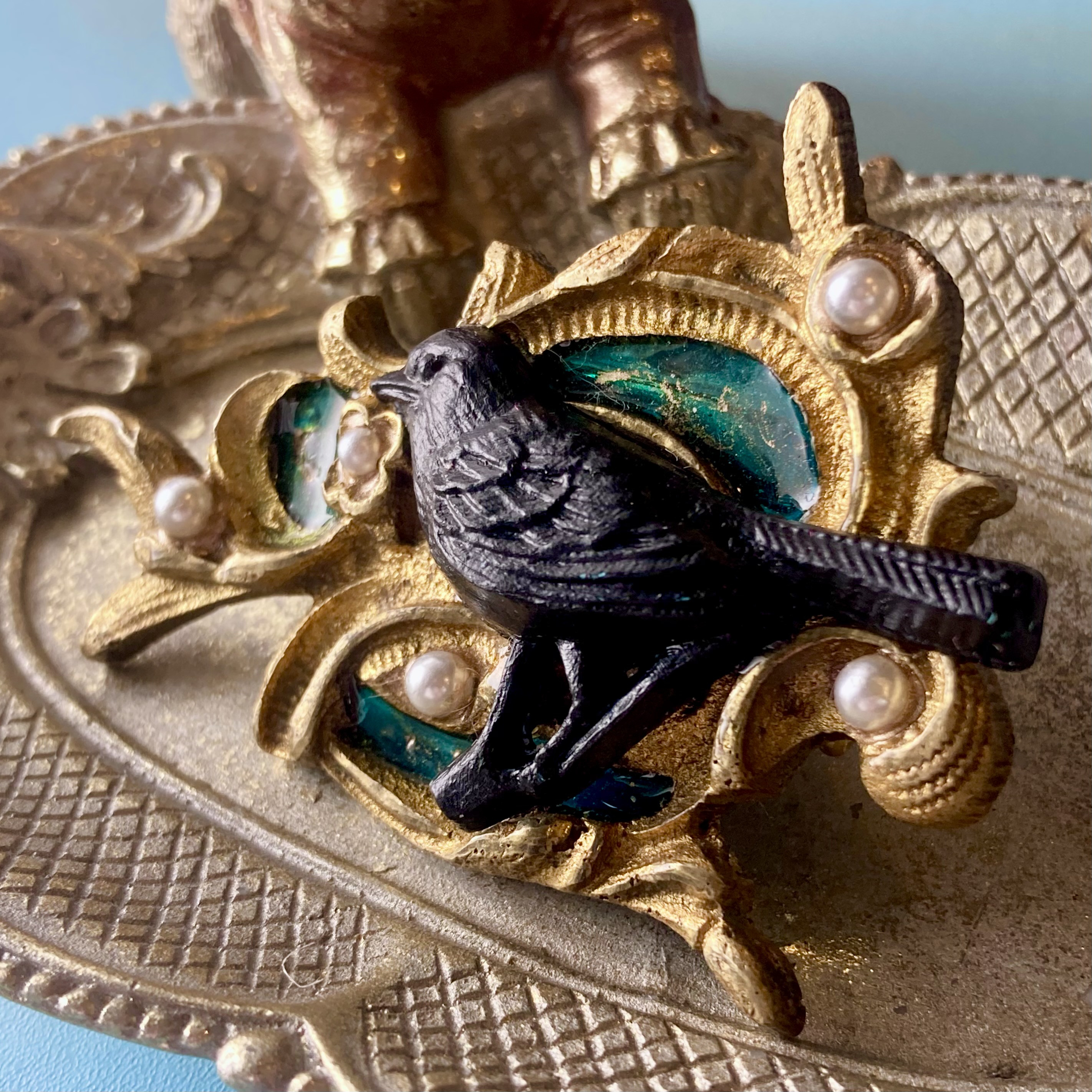 アンティーク　帯留　彩色　牙？　銘あり アンティーク帯留彩色牙？銘あり