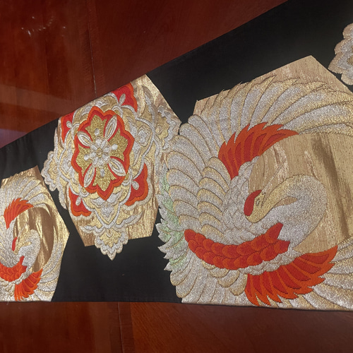 2311豪華刺繍の袋帯リメイク タッセル付き正絹テーブルランナー