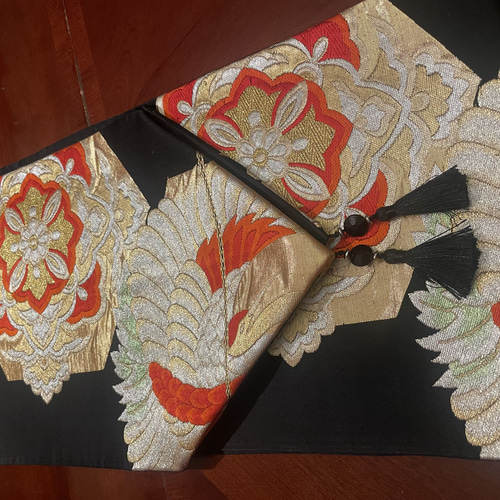 テーブルランナー(高級正絹袋帯リメイク)タッセル付き 2539豪華刺繍の袋帯リメイク！春色のタッセル付き正絹テーブル