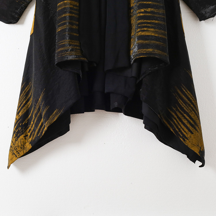 芸術性を感じるペイントデザイン♪裏起毛付きレイヤードコート  レッド