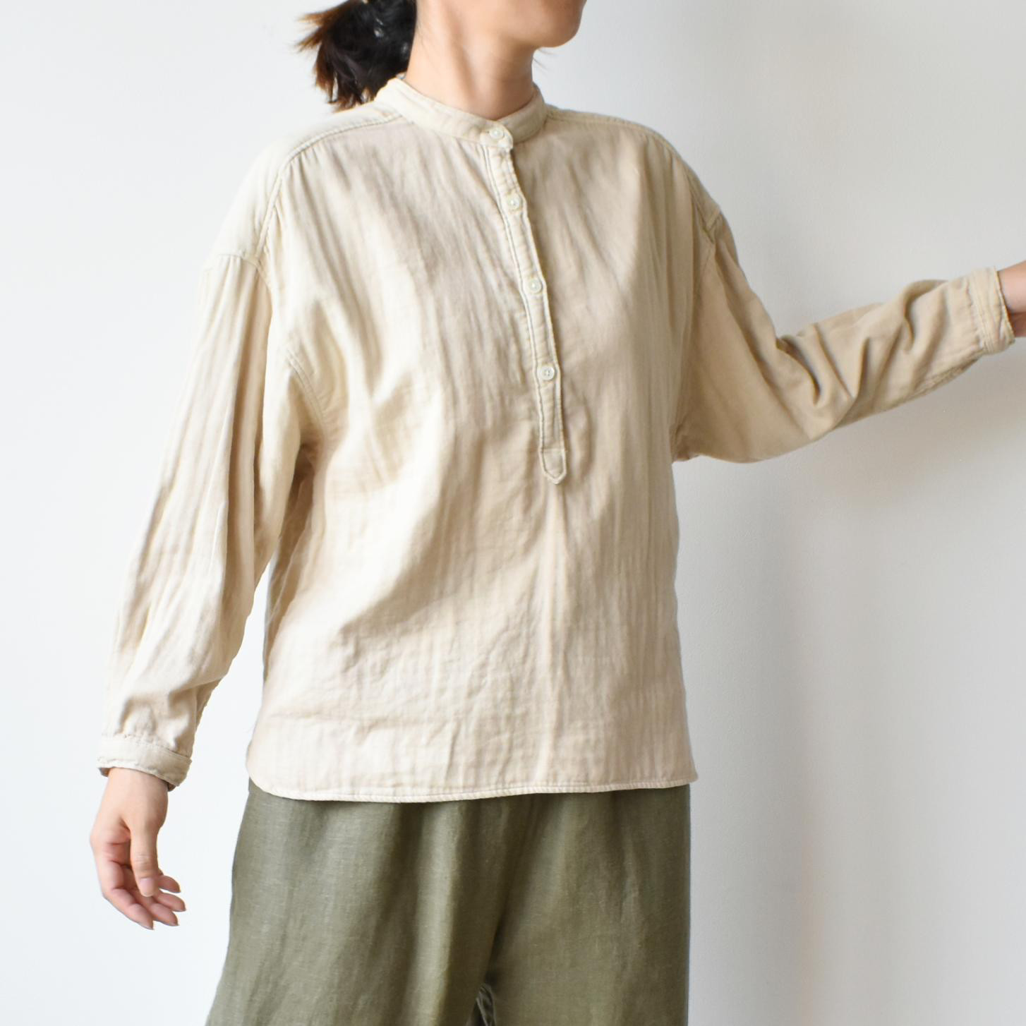 マニッシュだけどやさしい風合いのトリプルガーゼプルオーバーシャツ【SOS213F】