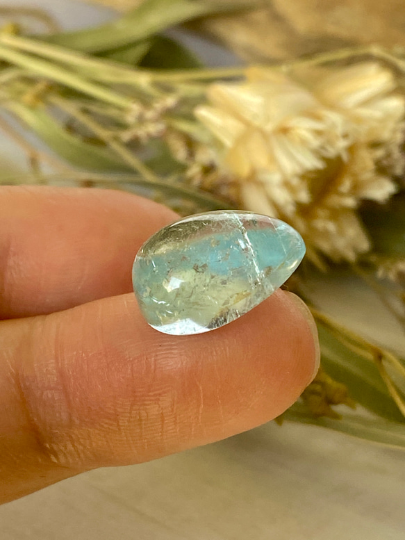 虹の妖精が宿るアクアマリン♡アクアマリン ルース 13 天然石 天然色 6枚目の画像