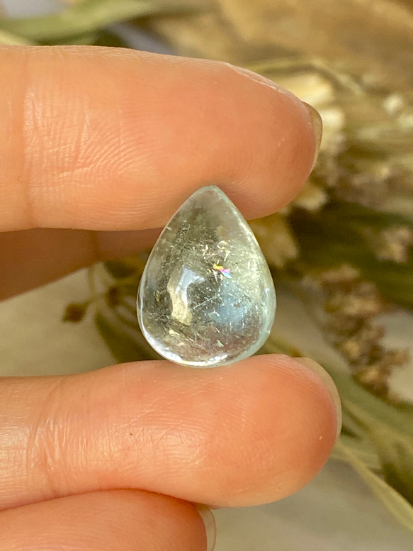 虹の妖精が宿るアクアマリン♡アクアマリン ルース 13 天然石 天然色 3枚目の画像