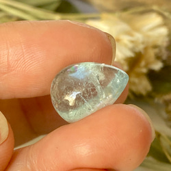 虹の妖精が宿るアクアマリン♡アクアマリン ルース 13 天然石 天然色 5枚目の画像