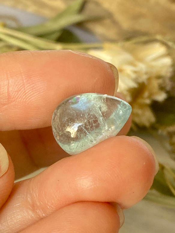 虹の妖精が宿るアクアマリン♡アクアマリン ルース 13 天然石 天然色 5枚目の画像