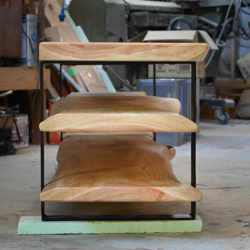 松の木　耳付き一枚板　テーブル　テレビ台 松の木耳付き一枚板テーブルテレビ台