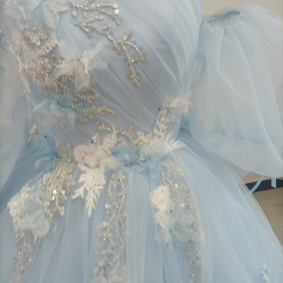 華麗藍色A字洋裝柔軟薄紗裸上衣精緻蕾絲新娘/接待 第3張的照片