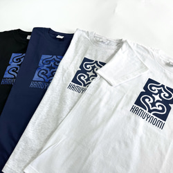 【アッシュグレー×ネイビー】KAMUYNOMIブランドロゴ　アイヌ紋様Tシャツ 7枚目の画像