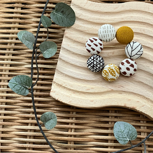 北欧風木葉のくるみボタン 