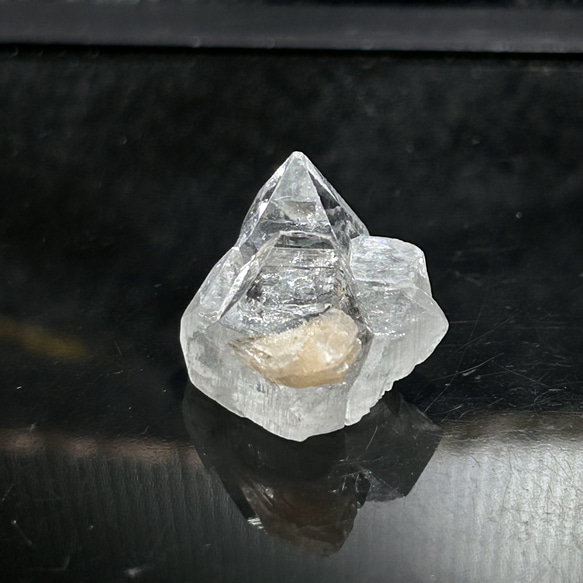 アポフィライト（魚眼石）×　スティルバイト　共生　原石　結晶　1個　アイリス入り　天然石置物・インテリアとして 3枚目の画像