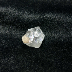 アポフィライト（魚眼石）×　スティルバイト　共生　原石　結晶　1個　アイリス入り　天然石置物・インテリアとして 4枚目の画像