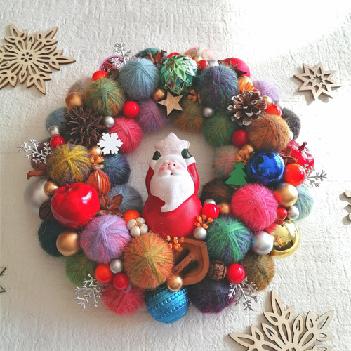 カラフルでにっこり☆毛糸玉のクリスマスリース（中） ニットリース