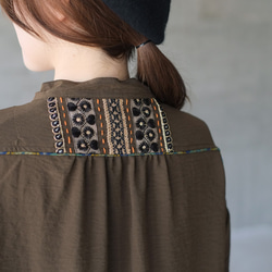 臉龐華麗◎人造絲襯衫配印度刺繡絲帶（23w-09）棕色 第15張的照片