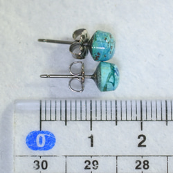 (1 件) 矽孔雀石耳環（6 毫米，鈦柱） 第5張的照片