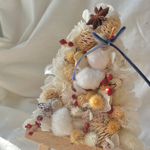 真っ白なクリスマスツリー/ドライフラワープリザープドフラワークリスマス