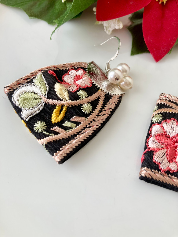 インド刺繍タッセルピアス/スワロフスキー 5枚目の画像