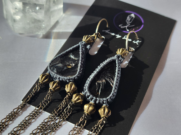 シュンガイトのマクラメピアス 5枚目の画像