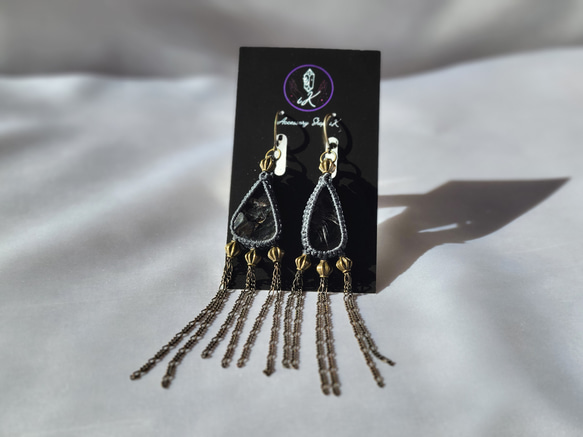 シュンガイトのマクラメピアス 7枚目の画像