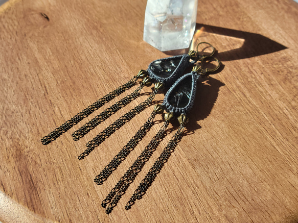 シュンガイトのマクラメピアス 4枚目の画像