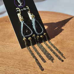 シュンガイトのマクラメピアス 2枚目の画像