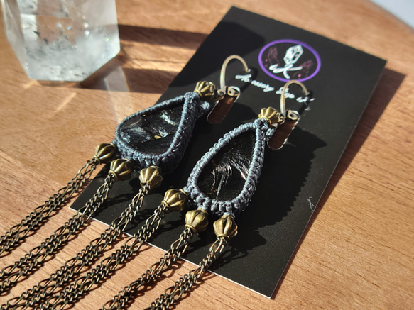 シュンガイトのマクラメピアス 1枚目の画像