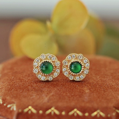 ▼ 天然ダイヤモンド付きヒスイピアスk18 ダイヤモンド翡翠ピアス 天然ダイヤモンド付きヒスイピアスk18 ピアス（スタッド・一粒