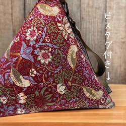 moda fabrics モリスCollectionいちご泥棒生地★レッド★ストラップ付き2wayトライアングルバッグ 6枚目の画像