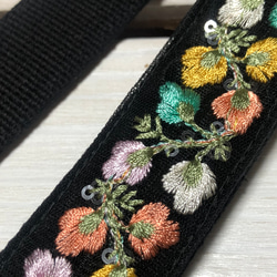 30mm幅・斜め掛けストラップ☆黒ベルト×黒のチュールに小さなつぼみの様な小花刺繍+スパンコール 5枚目の画像