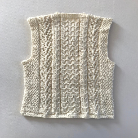 ウール100%   アラン模様のベスト　棒編み　編物　毛糸　M-Lサイズ 2枚目の画像