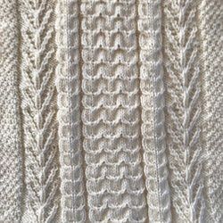 ウール100%   アラン模様のベスト　棒編み　編物　毛糸　M-Lサイズ 3枚目の画像