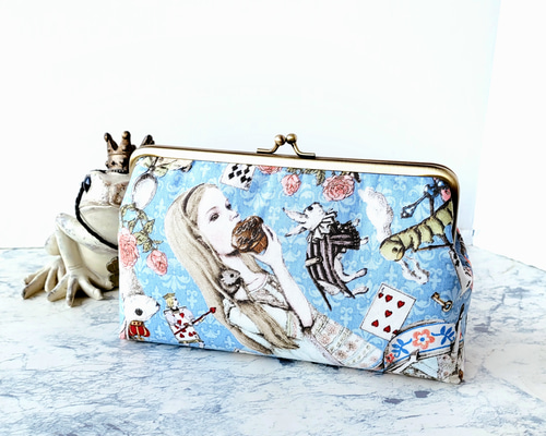 アリス 手刺繍のポーチ c0847d19574b79bb9bed778cae451c