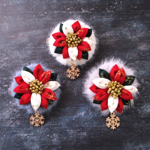ふわふわファーとポインセチアのブローチ＊つまみ細工＊ ブローチ