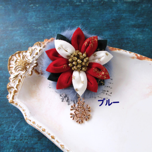 ふわふわファーとポインセチアのブローチ＊つまみ細工＊ ブローチ