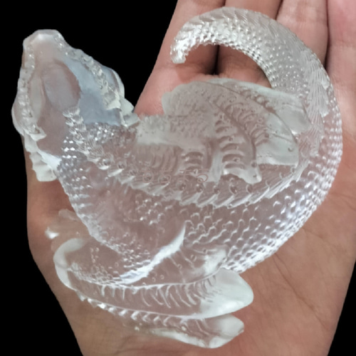 ☆【透明】お眠り龍 レジン 飾り ドラゴン 寝そべり シンプル 置物