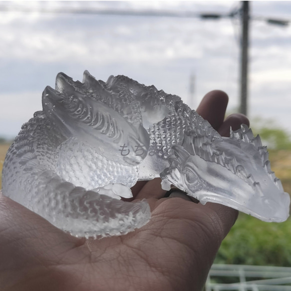 ☆【透明】お眠り龍 レジン 飾り ドラゴン 寝そべり シンプル 置物