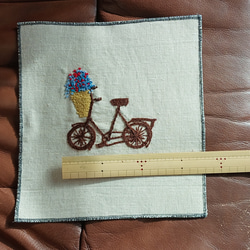 ハンドメイド 手刺繍 布地 自転車 5枚目の画像