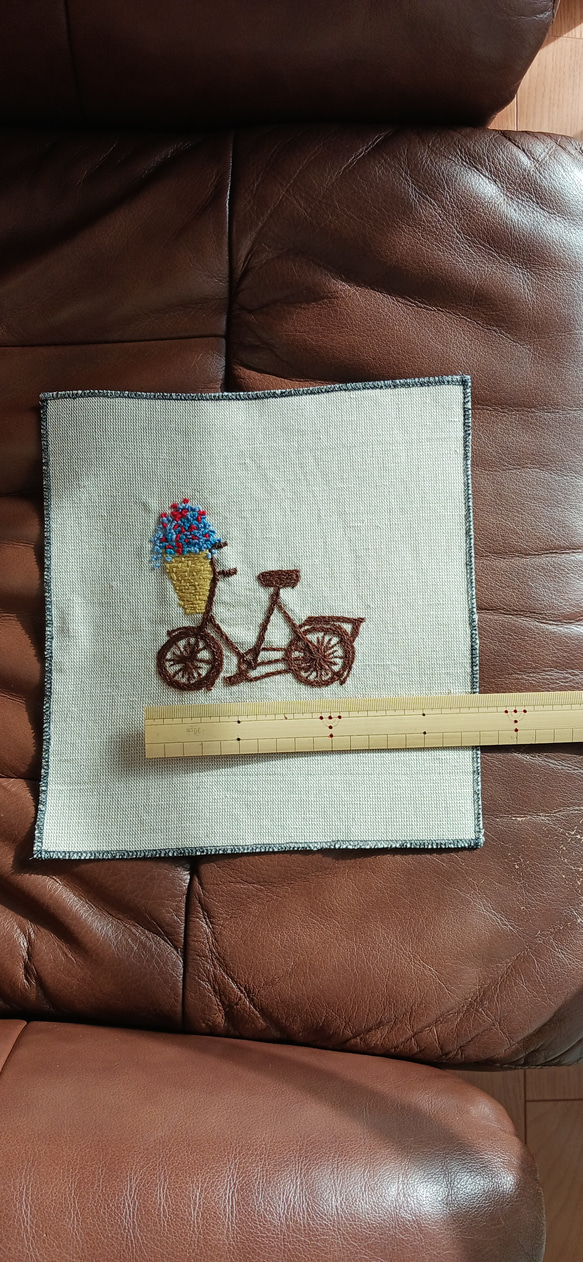 ハンドメイド 手刺繍 布地 自転車 5枚目の画像