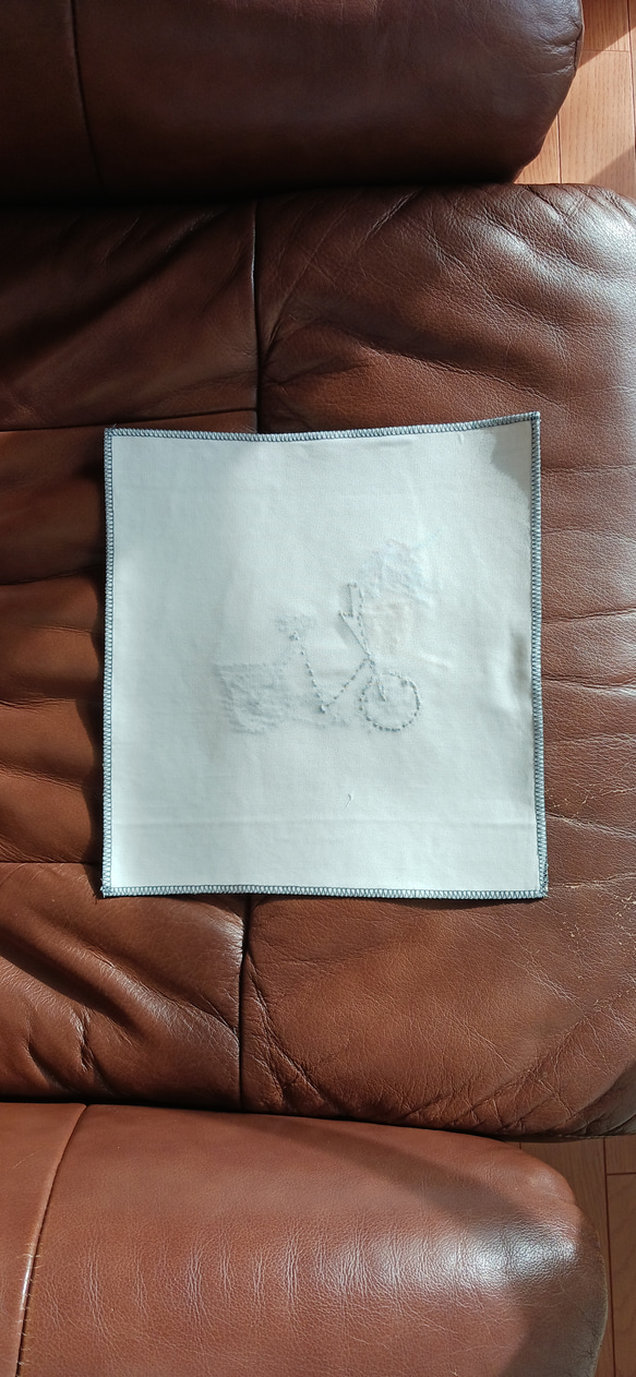 ハンドメイド 手刺繍 布地 自転車 7枚目の画像