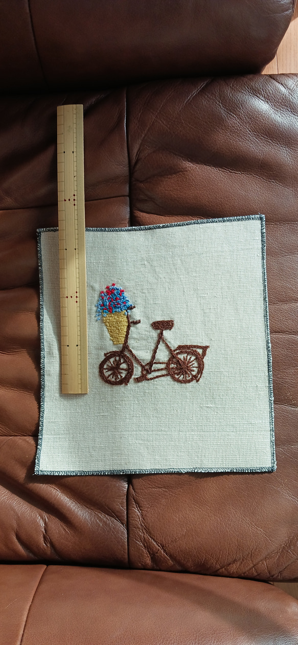 ハンドメイド 手刺繍 布地 自転車 6枚目の画像