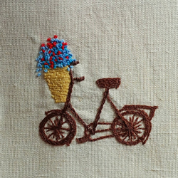 ハンドメイド 手刺繍 布地 自転車 1枚目の画像