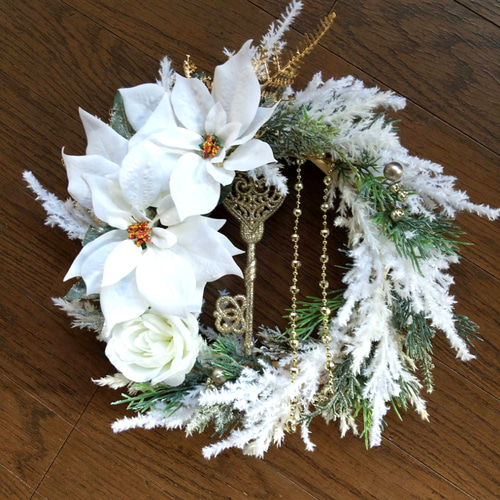 商品名【鐘】ゆきこ❤ポインセチアのクリスマス フラワーリース✳ 玄関リース 商品名【鐘】ゆきこ様専用❤ポインセチアのクリスマス フラワー