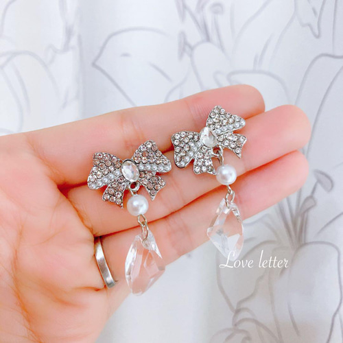 【#1567】パール　リボン　ハンドメイドアクセサリー　ピアス　イヤリング パールビジューリボンピアス イヤリング 韓国 量産型 地雷